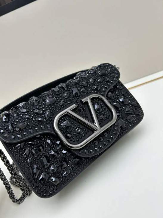 Picture of Valentino Handbags _SKUfw225797510fw